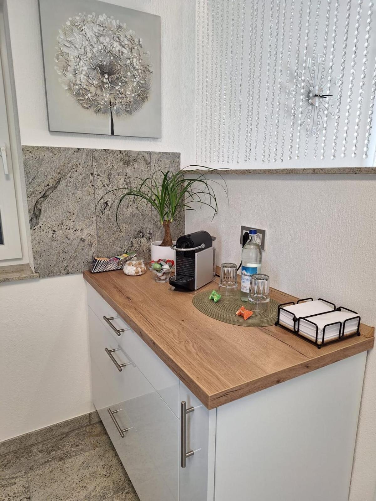 Modern & Gemuetlich Xl Appartement Linden  Buitenkant foto